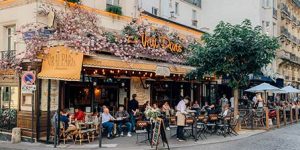 outdoor dining Summer travel and healthy eating on vacation